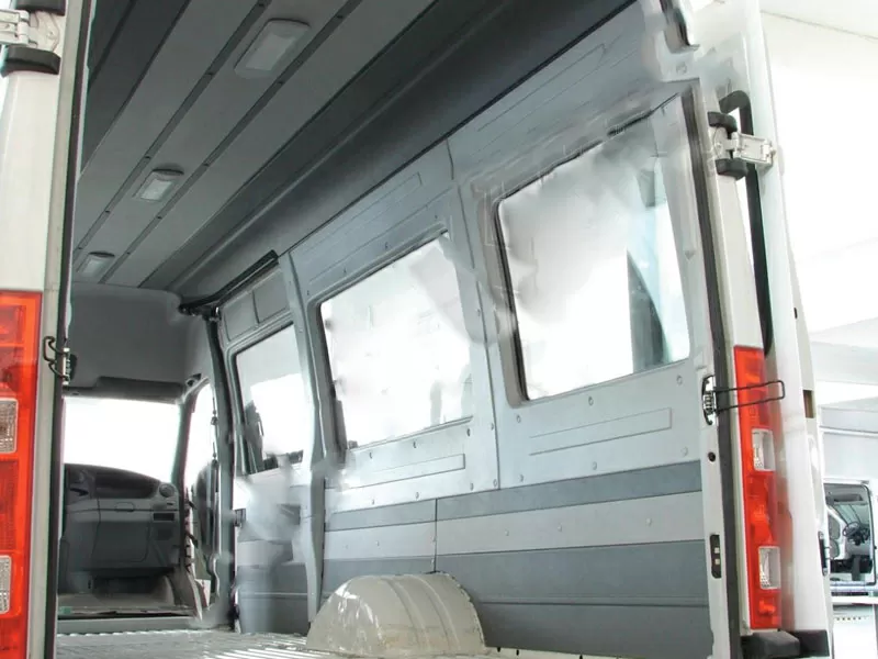 Продам  (АВТОБУС) фургон Iveco Daily 35s18 с комплектом интерьера и ок 6